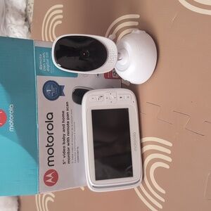 Motorola 5" baby and home monitor with remote pan scan